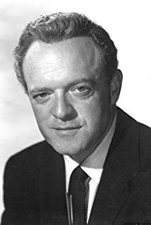 How tall is Van Heflin?